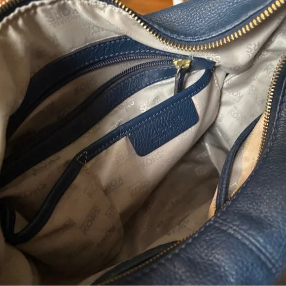 Michael Michael Kors Elegant Navy Leather Shoulder Bag - Picture 3 of 7